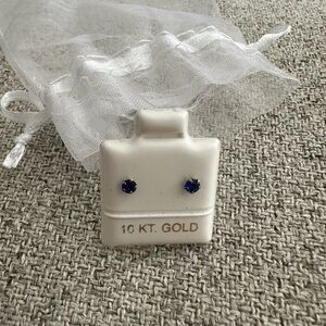 10 KT Gold Stud Earrings with Blue Stones